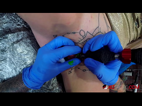 ❤️ Itin tatuiruota karšta Sully Savage gavo tatuiruotę ant savo klitorio Porno fb prie lt.ixiporn.ru ❌️