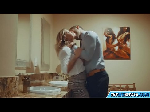 ❤️ Kai krūtininga blondinė vilioja tave viešajame tualete Porno fb prie lt.ixiporn.ru ❌️